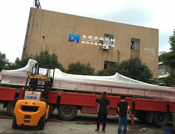 12米方管钻孔机出货浙江体育设备公司!